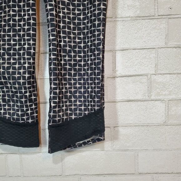 Under Armour black and white leggings - Picture 8 of 13